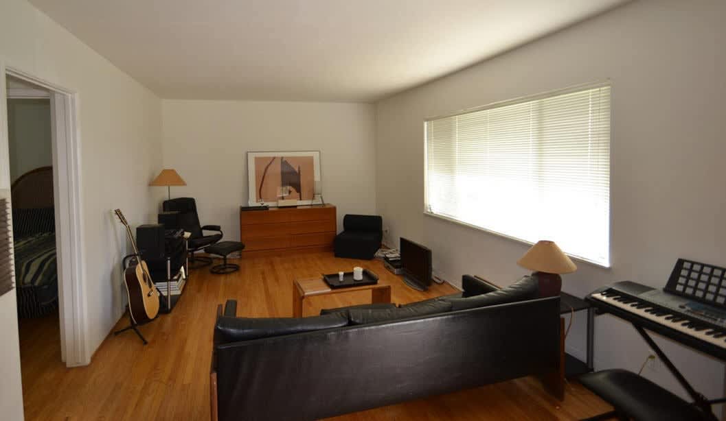 31 W Calle Crespis