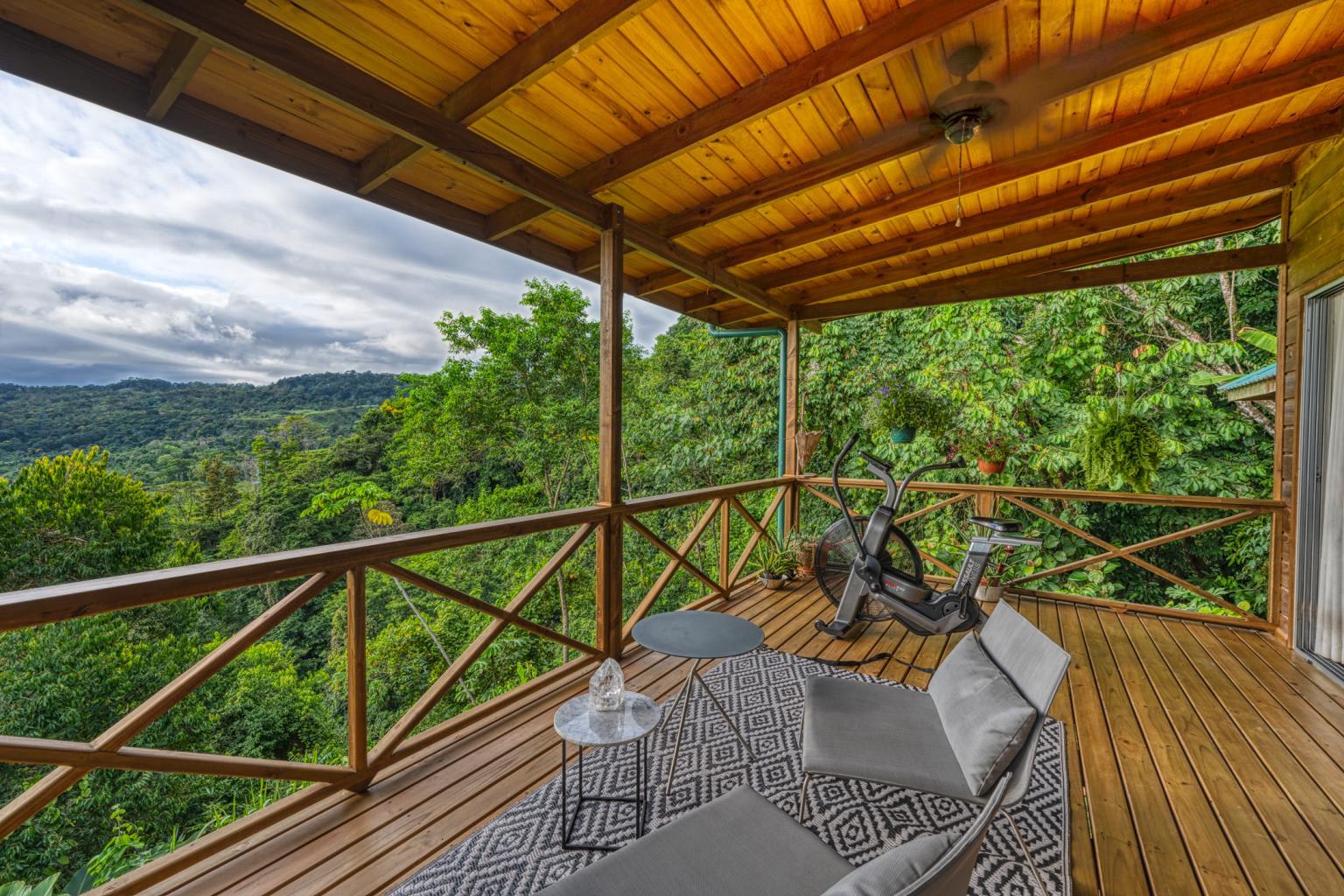 Exceptional Retreat Center on 62 Acre in Tinamastes