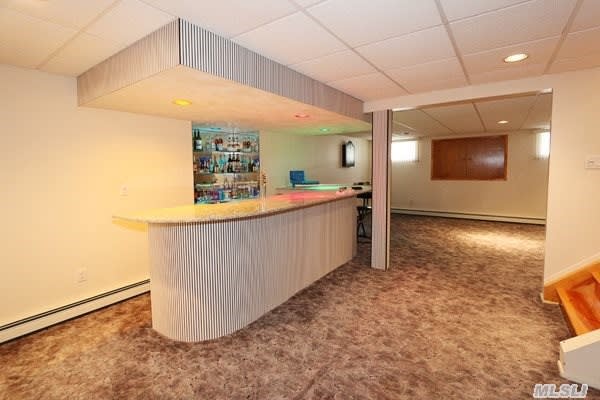 240 Willis Ave, Syosset