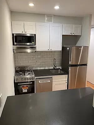 212 E 77th St APT 1H