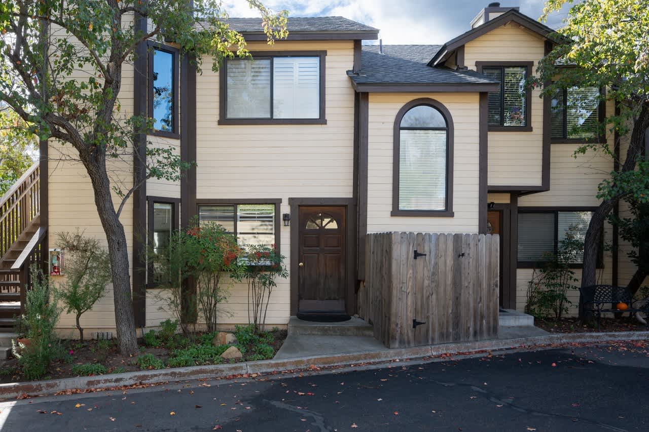 1674 Laurel Ave, #4