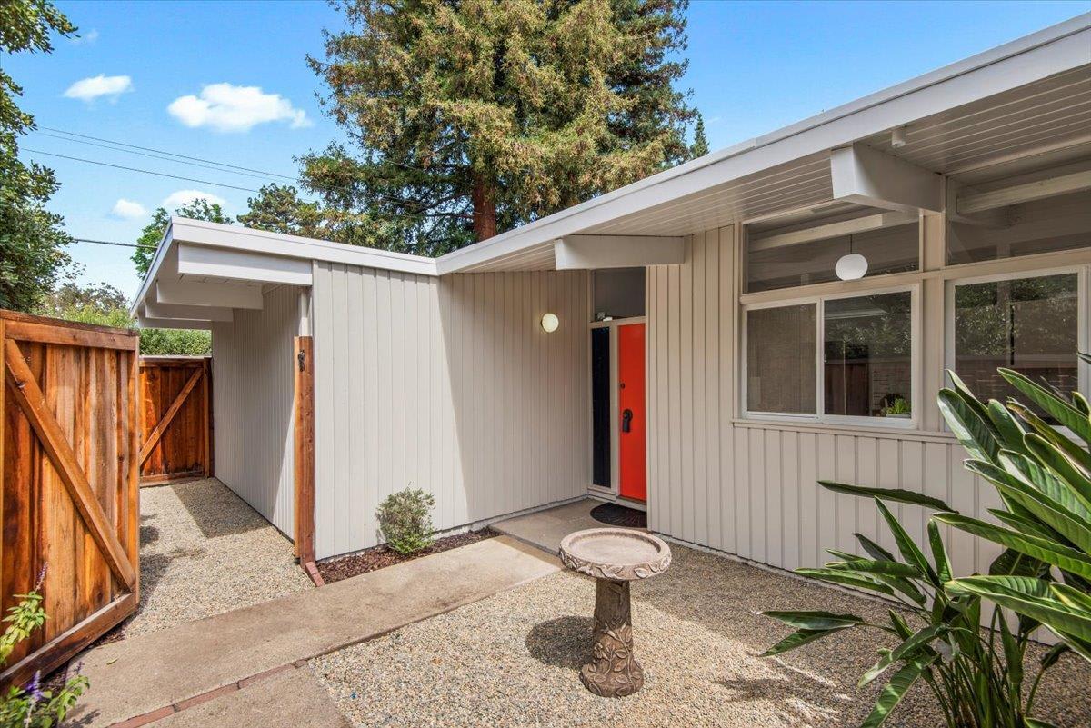 411 Creekside Dr