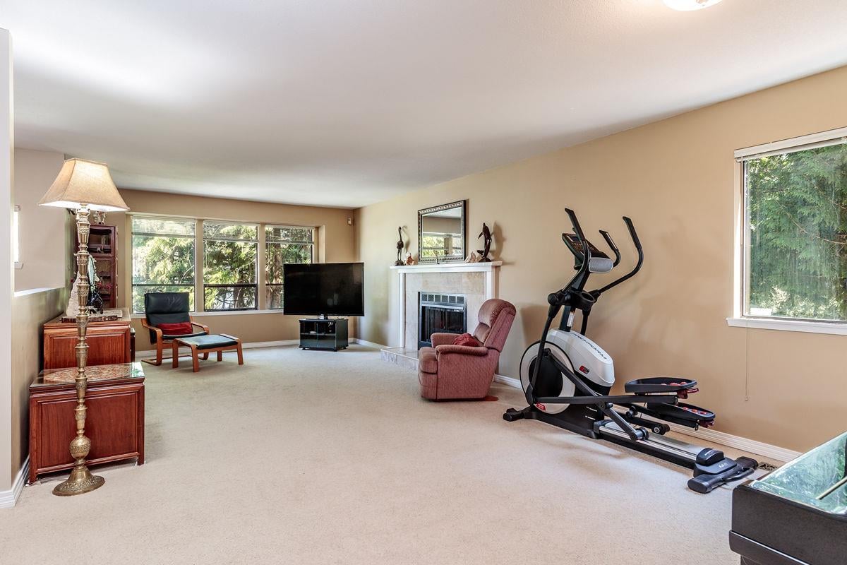 2568 Harrier Dr