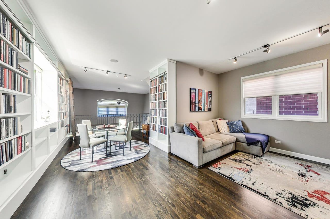 3839 N Southport