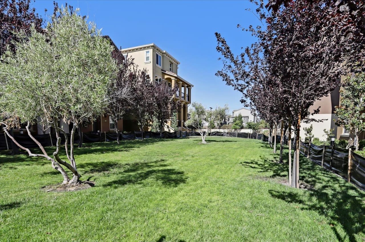 272 Currlin Cir