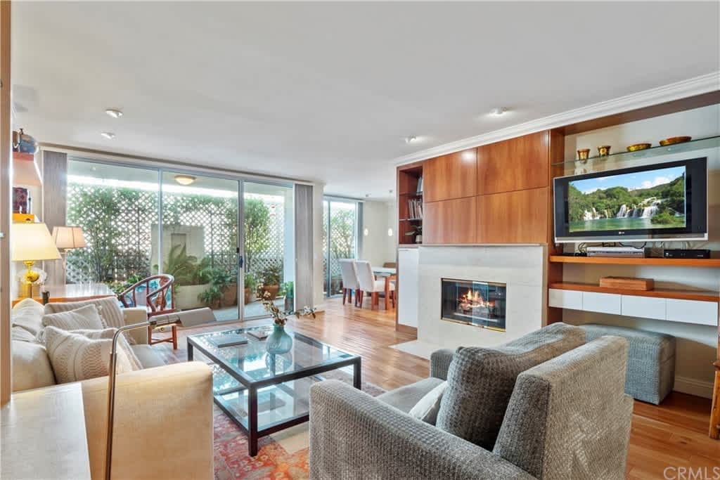415 Montana Ave #108