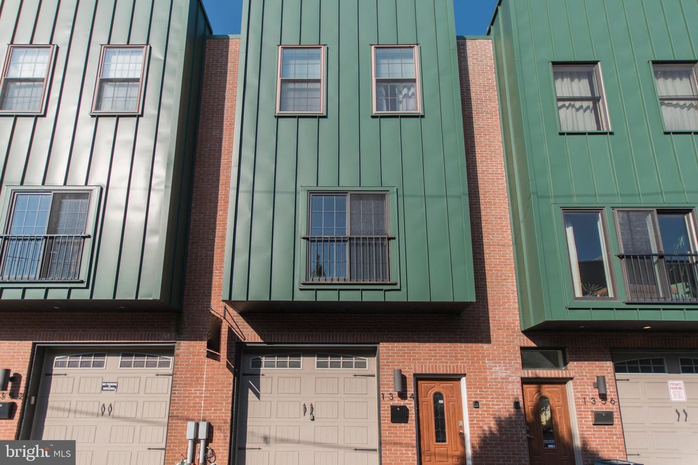 Townhome with Parking in Olde Kensington
