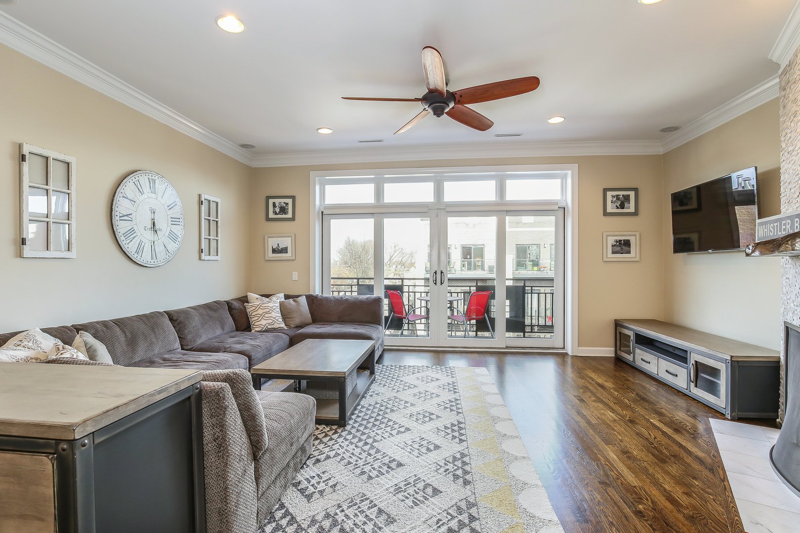 2107 W Belmont #4B