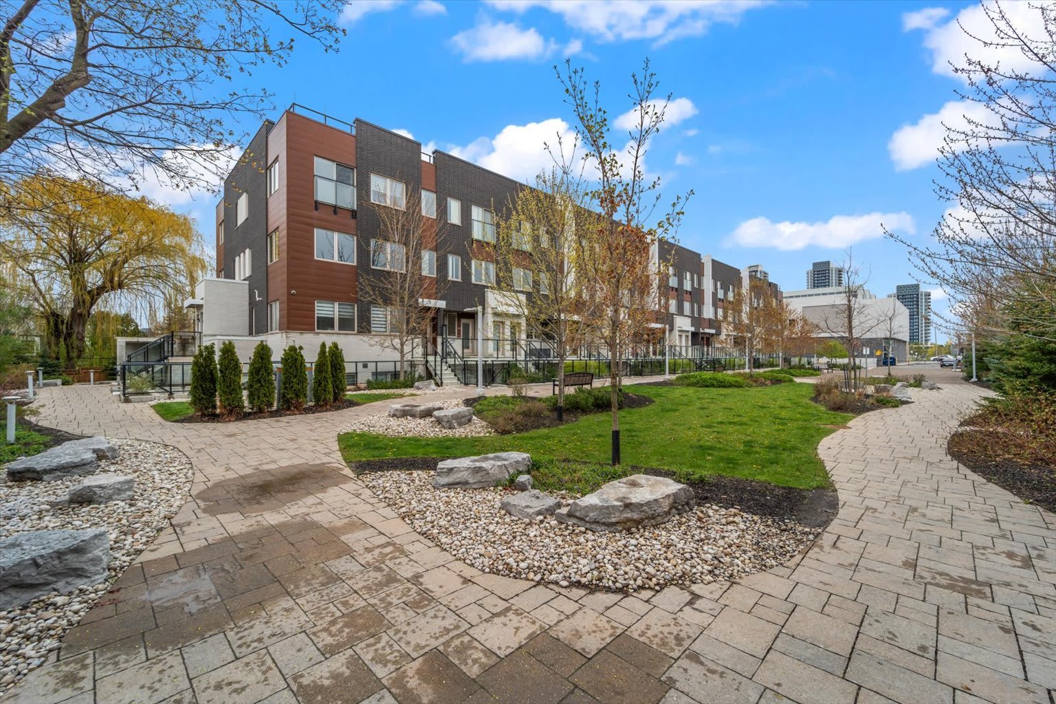 780 Sheppard Avenue East TH25