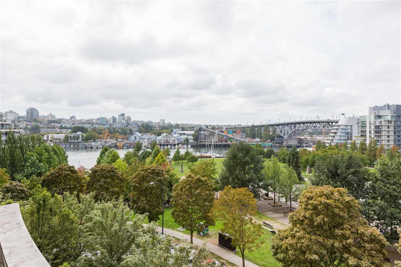 706-455 Beach Cres