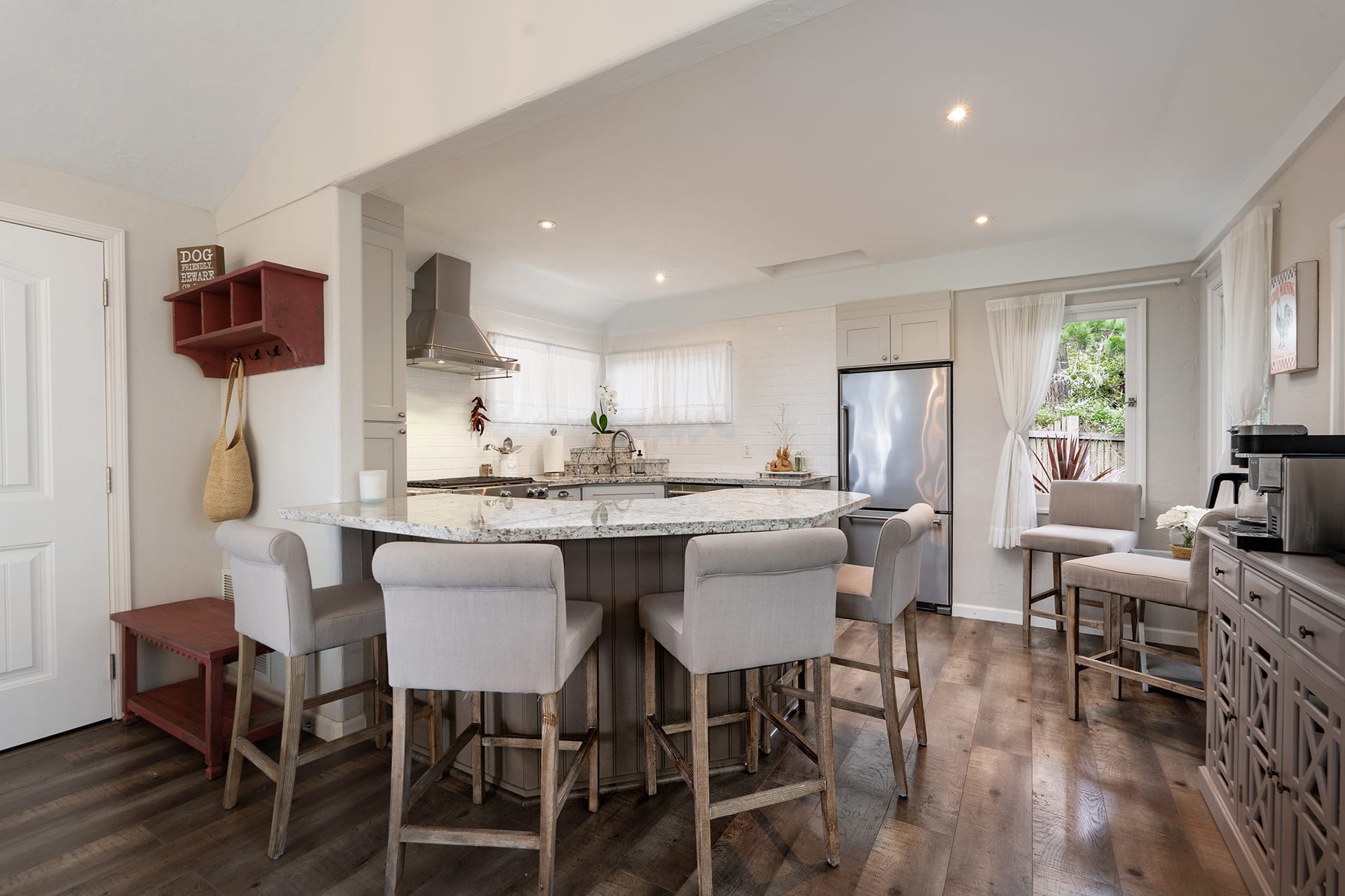 Grey Goose - Charming Downtown Carmel Cottage