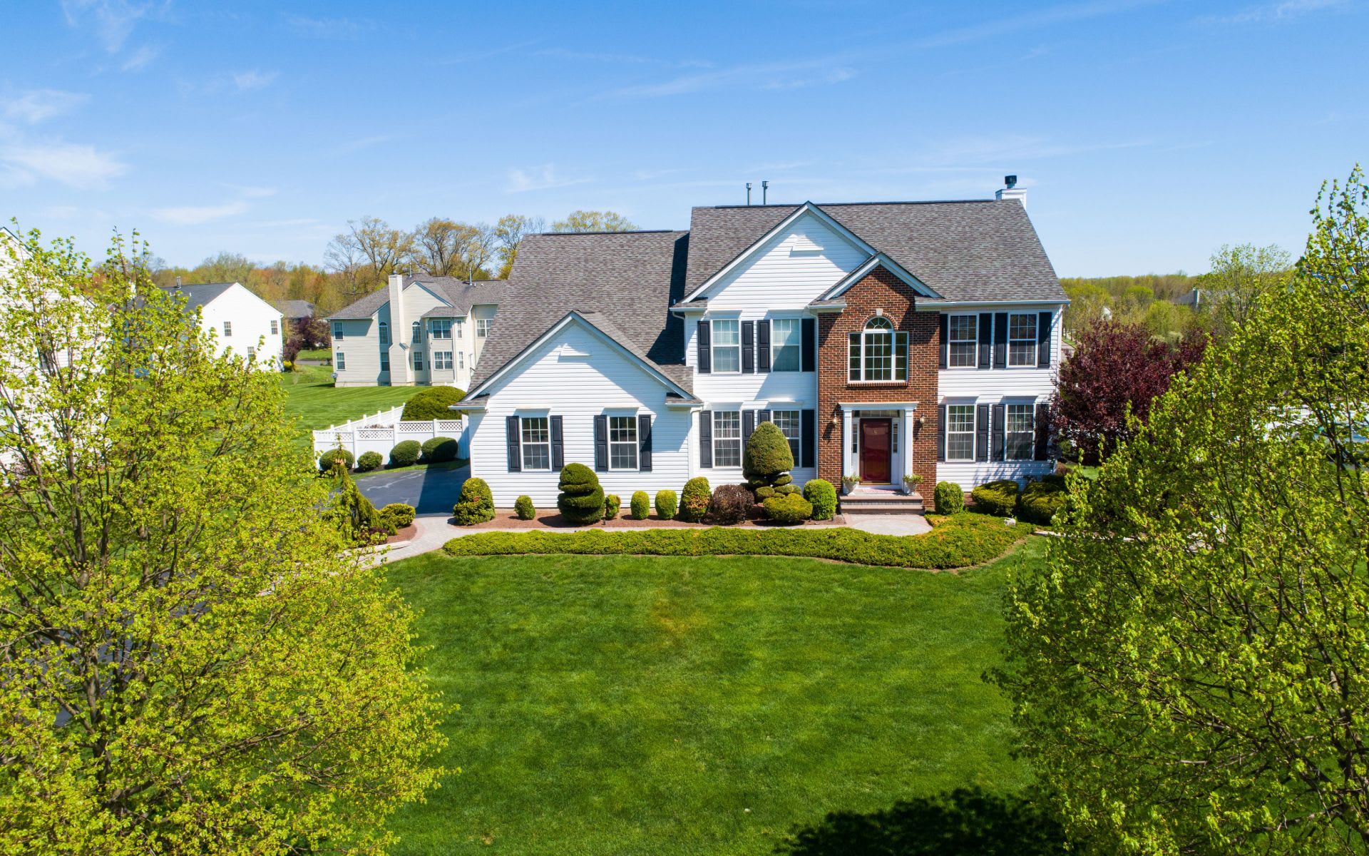 8 SHOREHAM CT