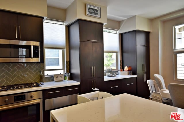 6515 6515 1/2 La Mirada Ave
