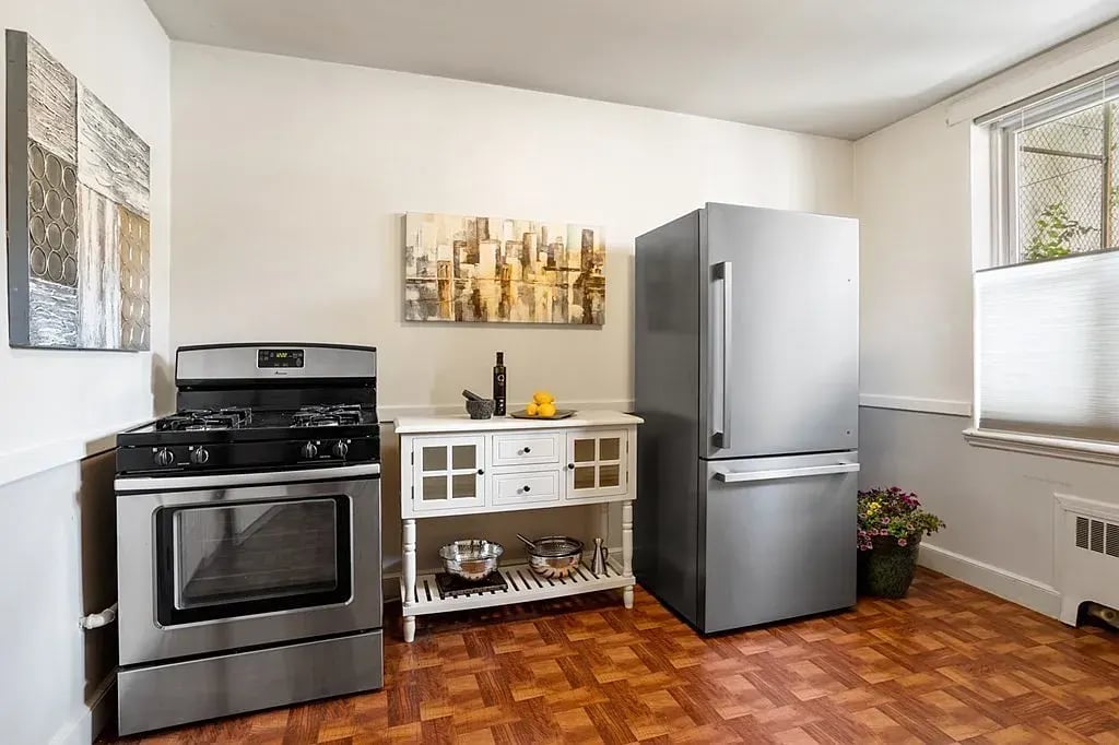 60 Sutherland Rd #1