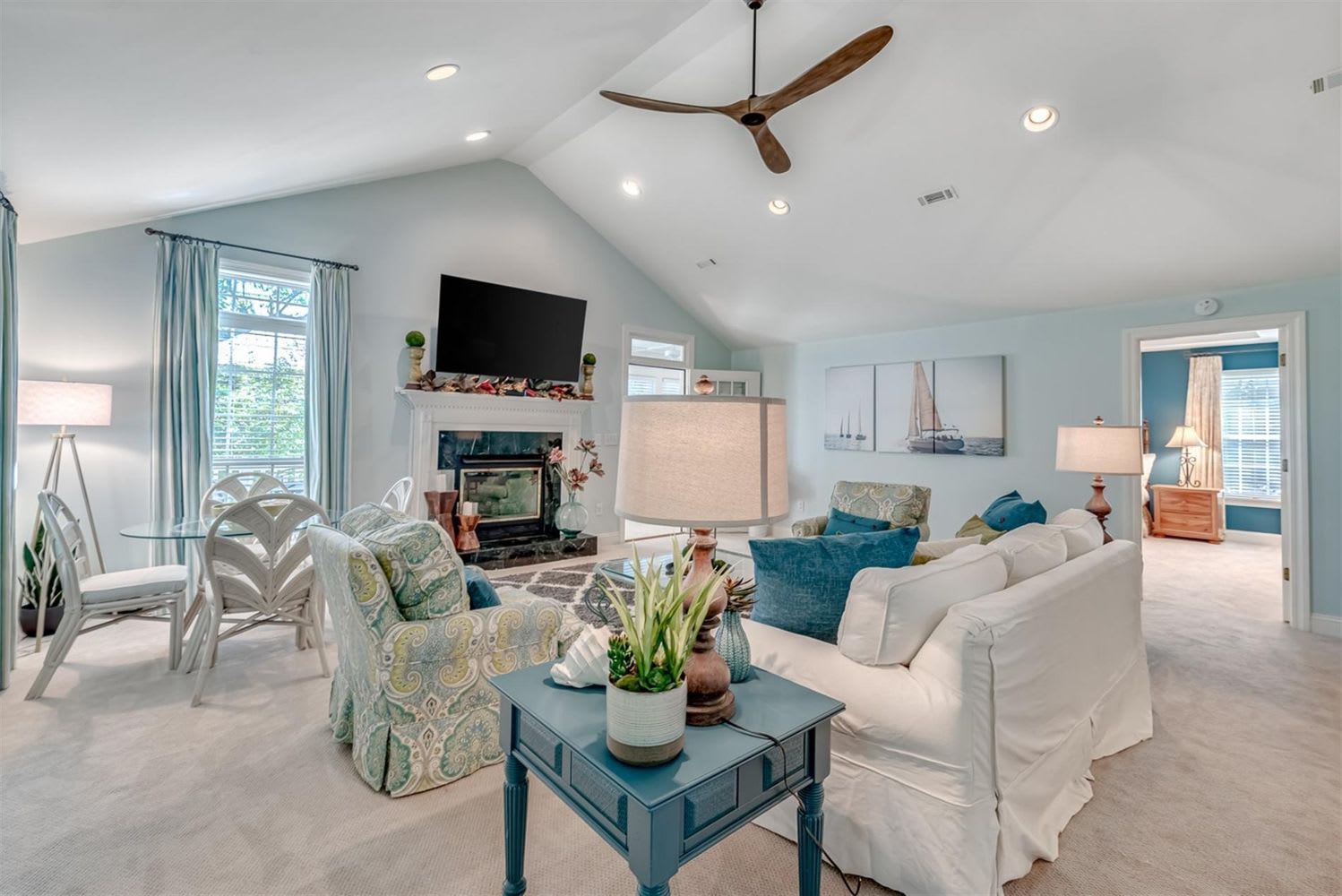 8 Edgewater Aly