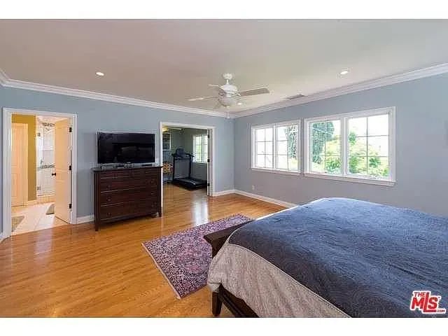 1555 Club View Dr