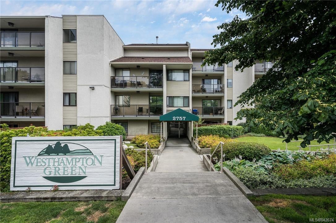 305-2757 Quadra St