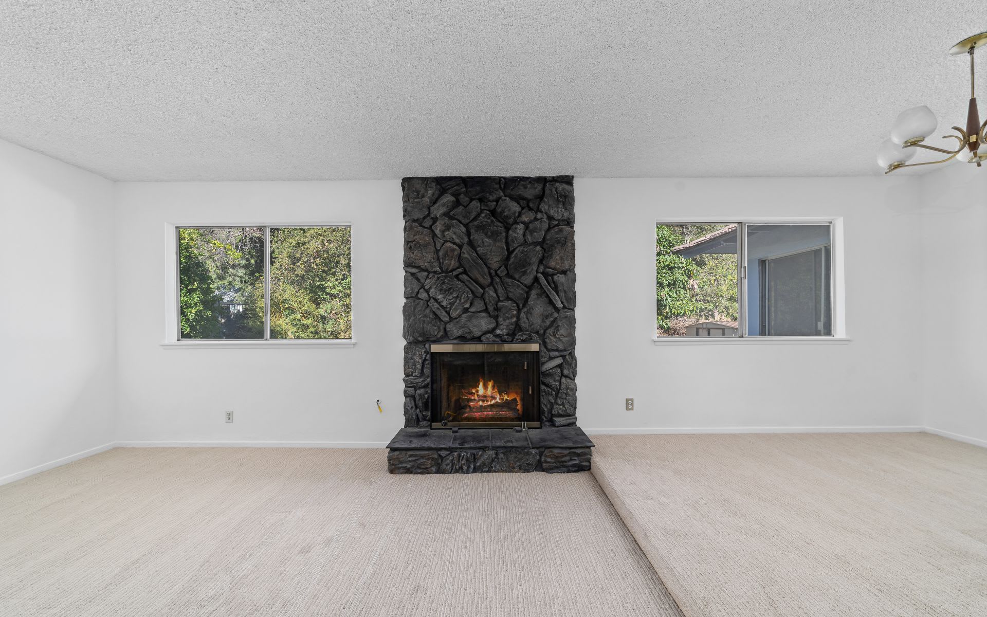1042 CYRUS LN