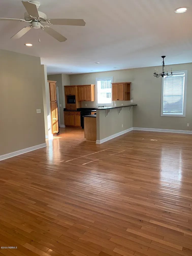 20 River Dr