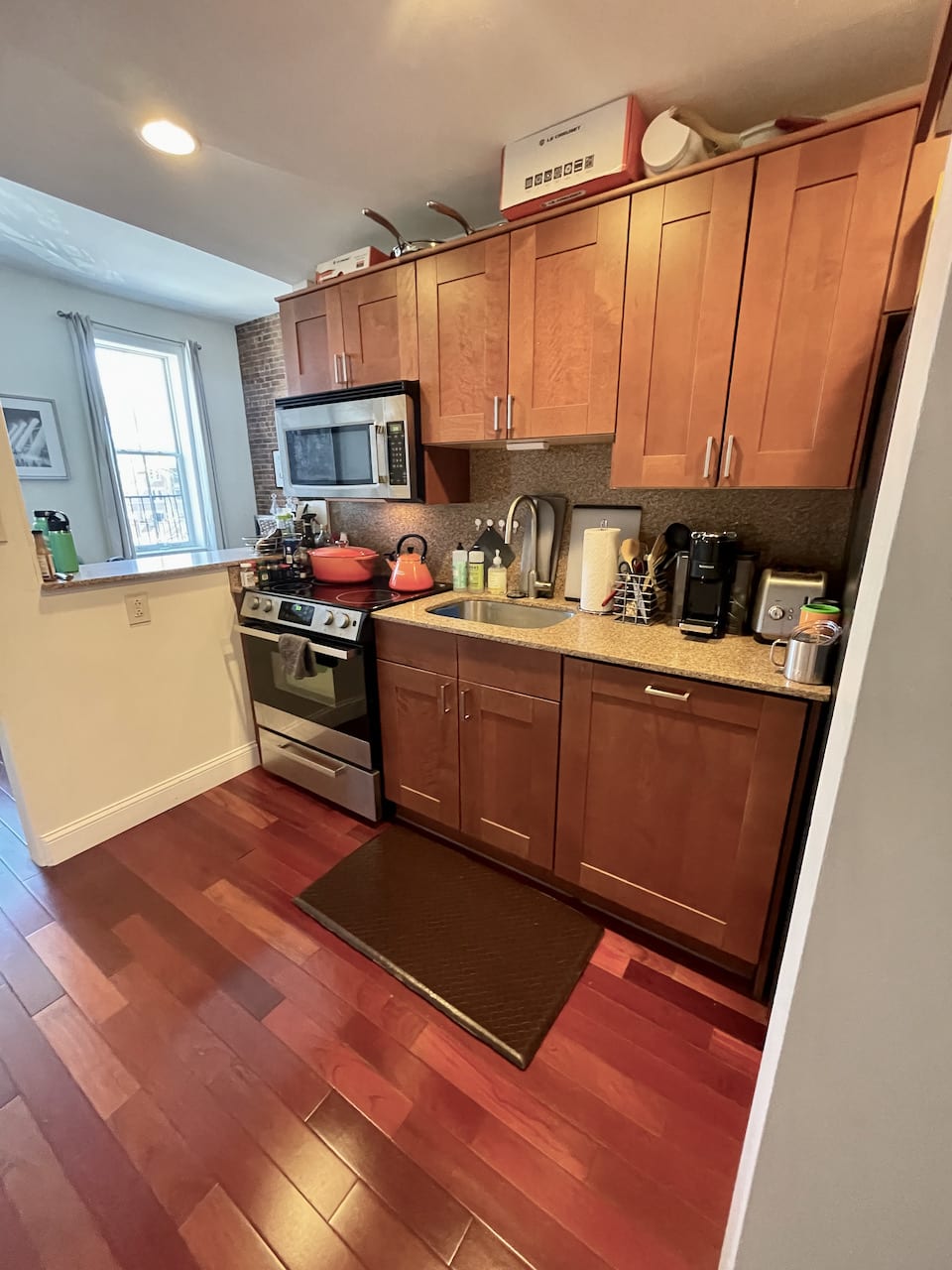 Dwight Street - Sunny 1 Bedroom 1 Bathroom w/ updated Kitchen! Available JUNE! 