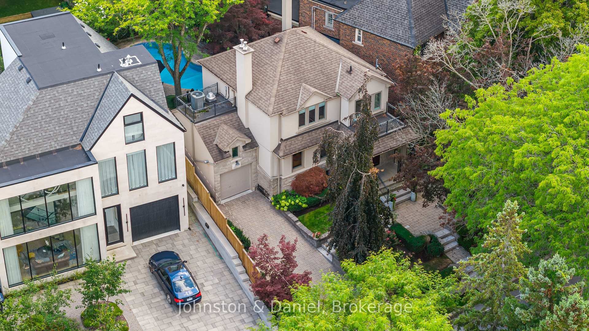 77 Lawrence Crescent