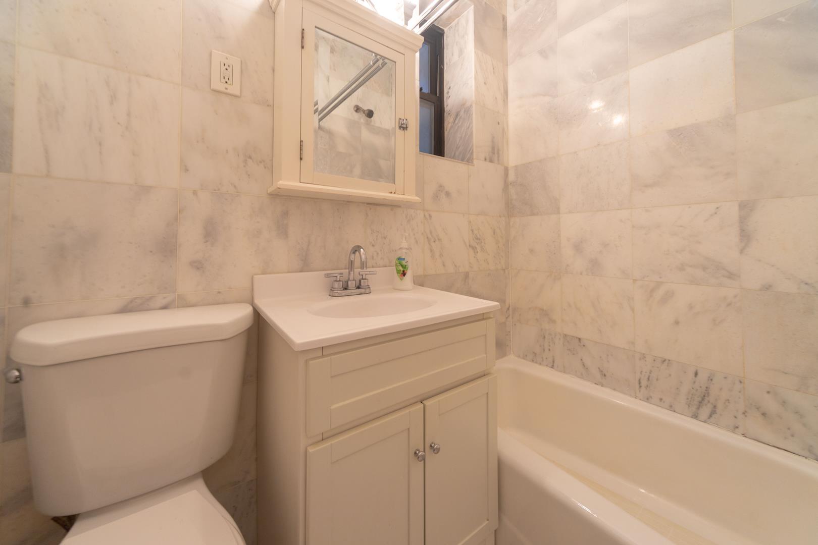 210 East 38th Street, Apt 5-H