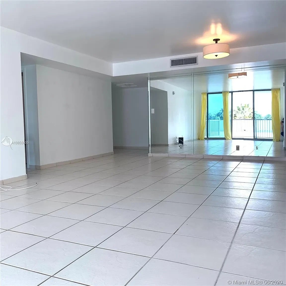 2655 Collins Ave APT 402