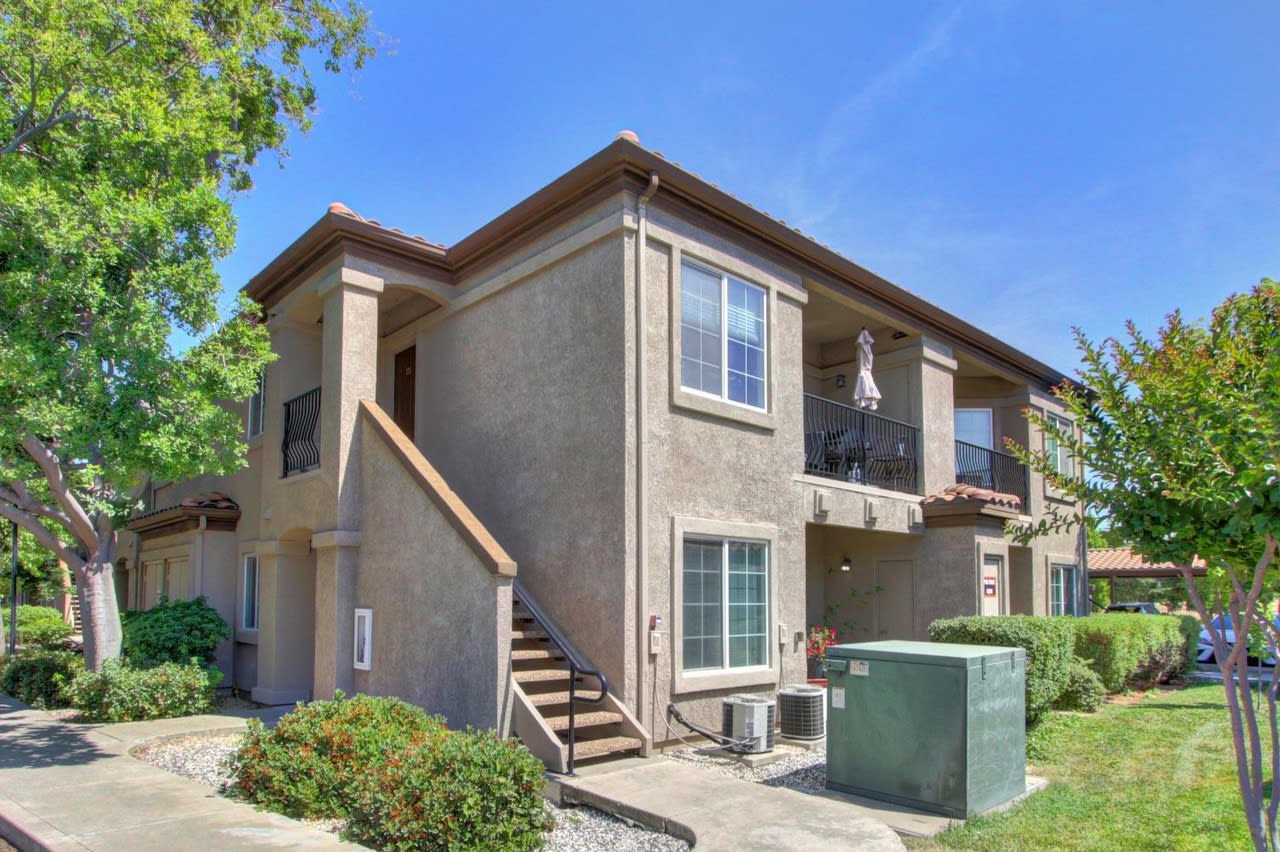4200 E Commerce Way, #2524