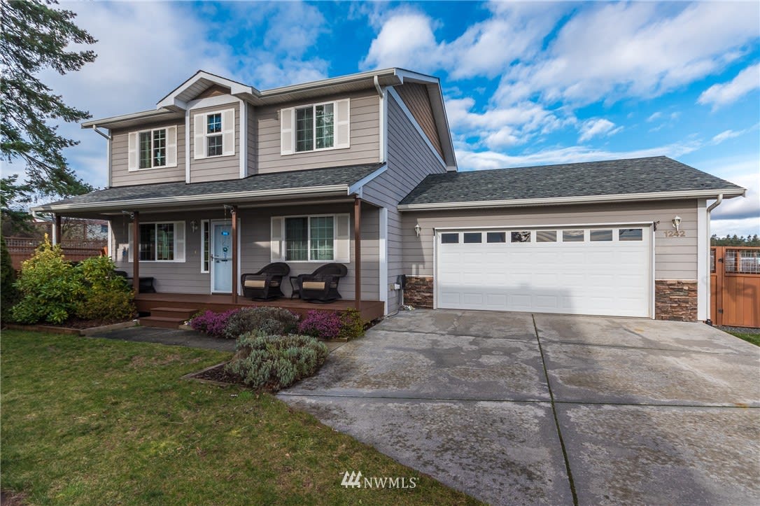 1242 NE Big Berry Loop