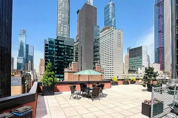 77 West 55th Street Unit: 9A