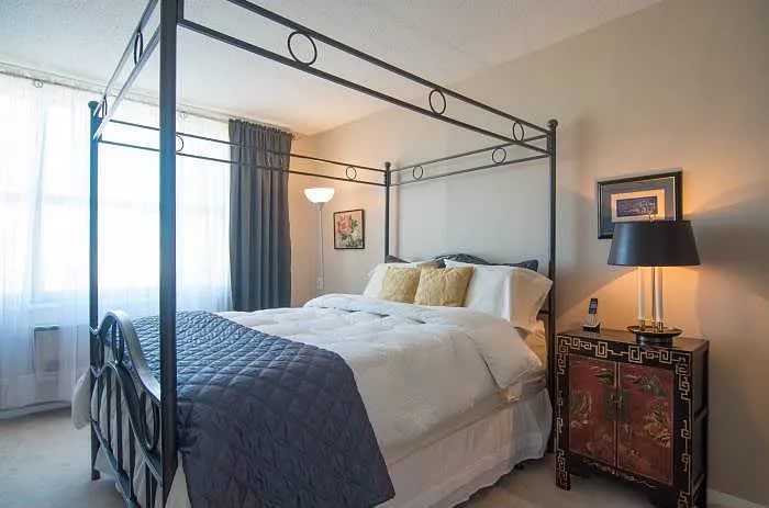 7004 Boulevard E #3D