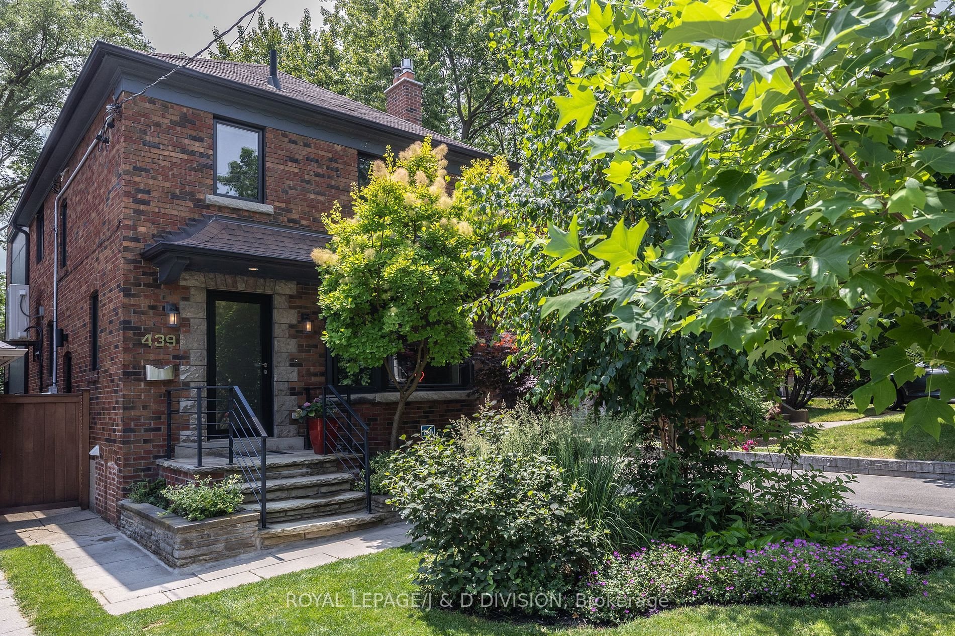 439 Broadway Ave