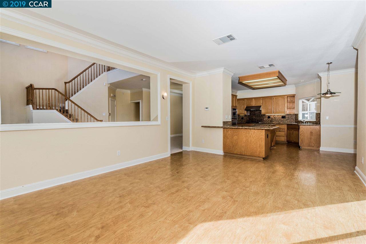 2317 Woodhill Dr