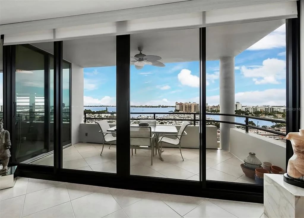 1255 N Gulfstream Ave APT 905
