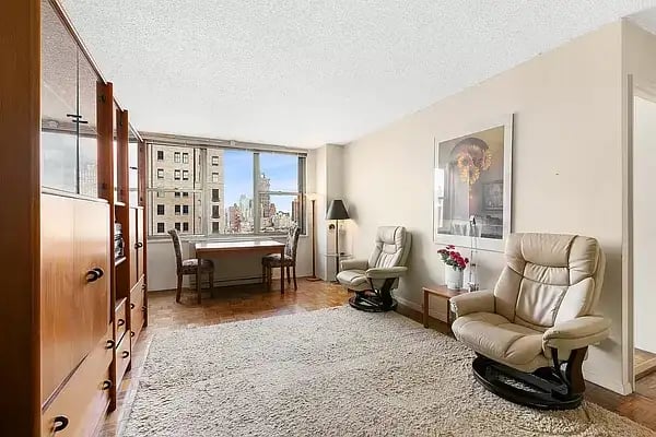 301 East 79th Street Unit: 17D