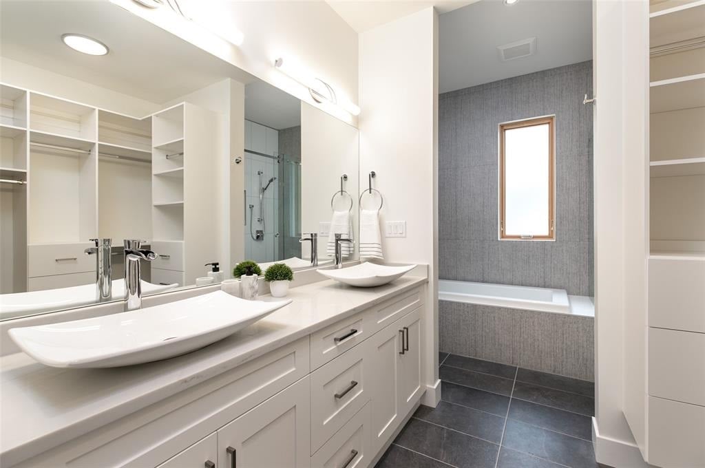 8468 Bear Paw Trail