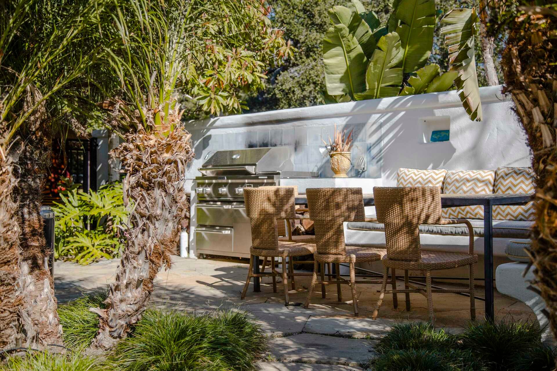 2084 ALISOS DR