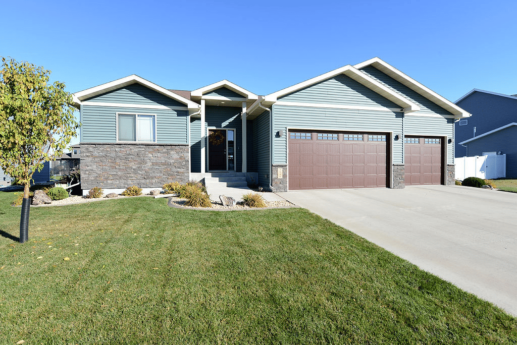 2848 MCLEOD Drive