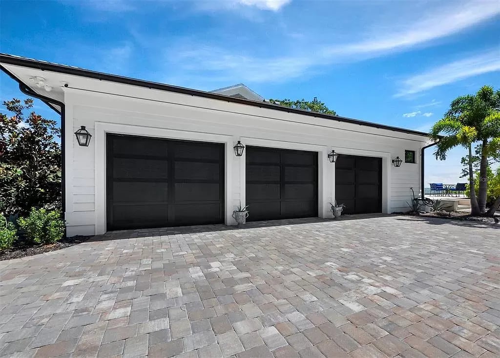 4223 Bay Shore Rd