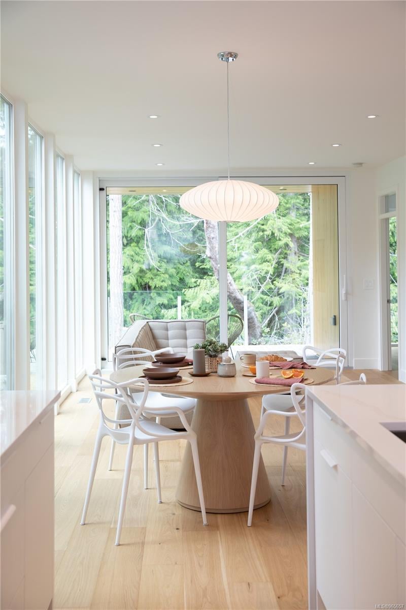 3917 Olympian Wy