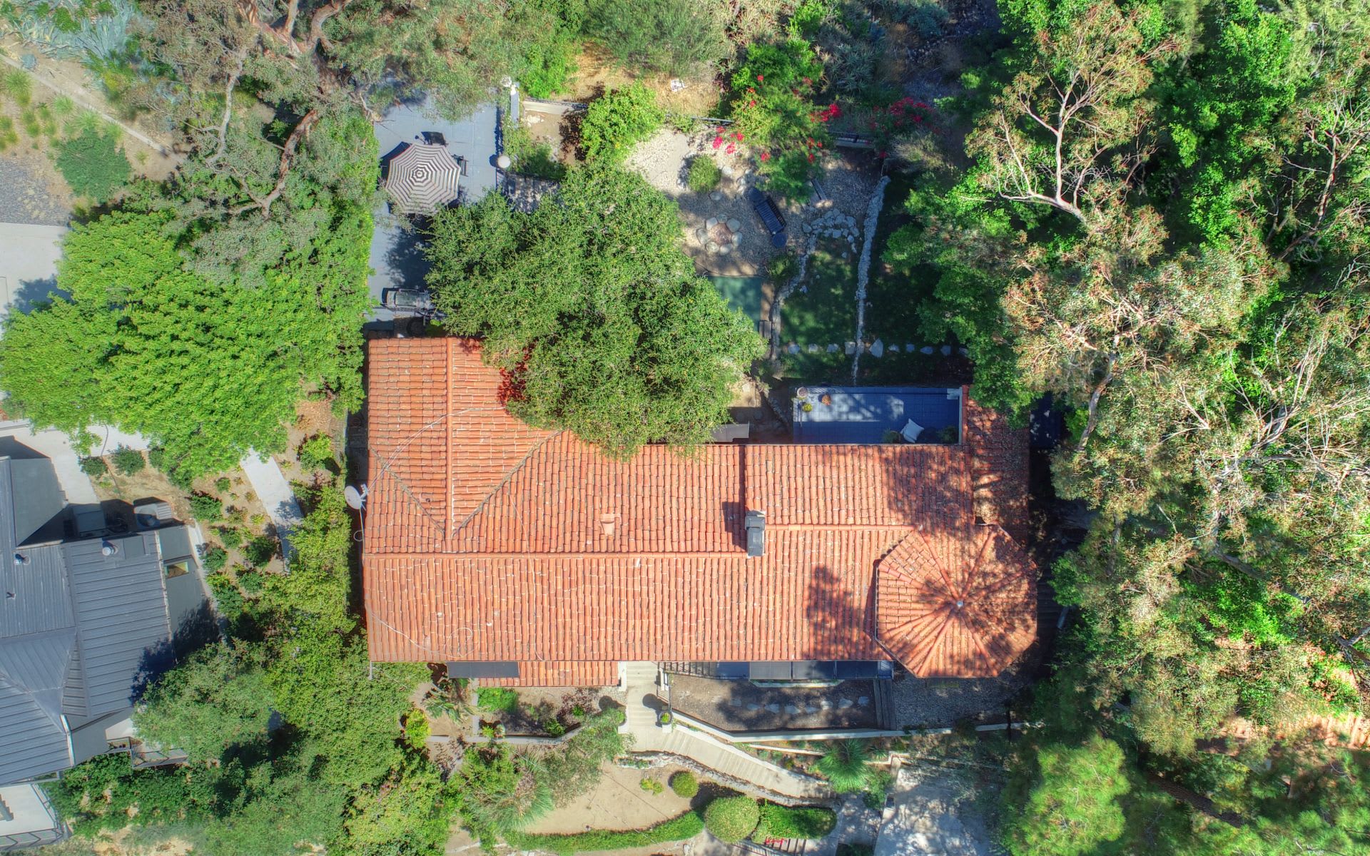  3110 Hollyridge Dr