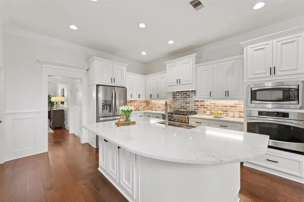 9207 Delacorte Ln