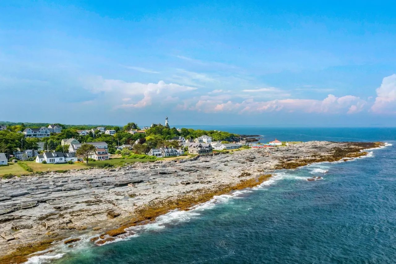 New Listing! 7 Dyer Lane, Cape Elizabeth, ME 04107 – $3,150,000