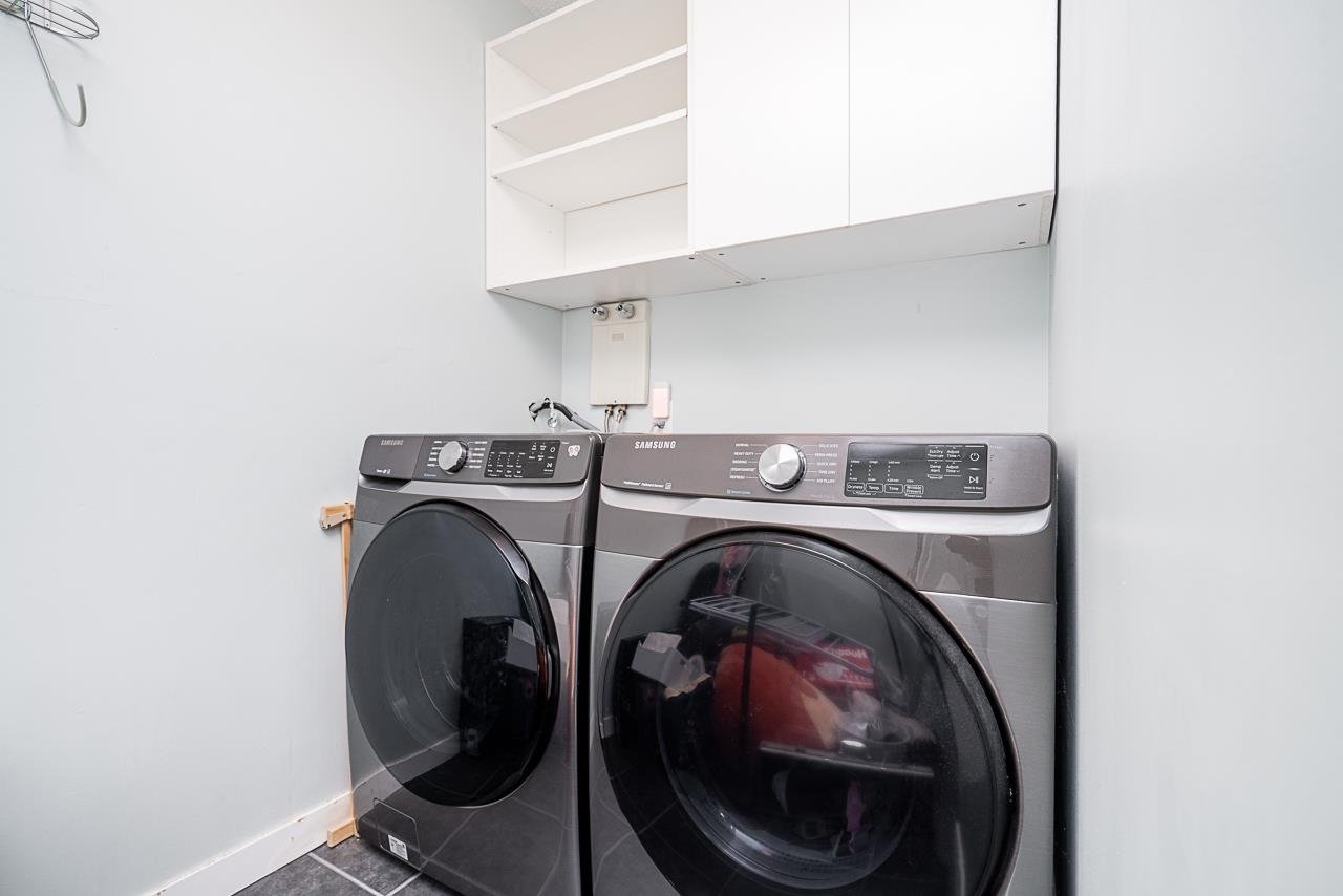 122-1040 King Albert Ave
