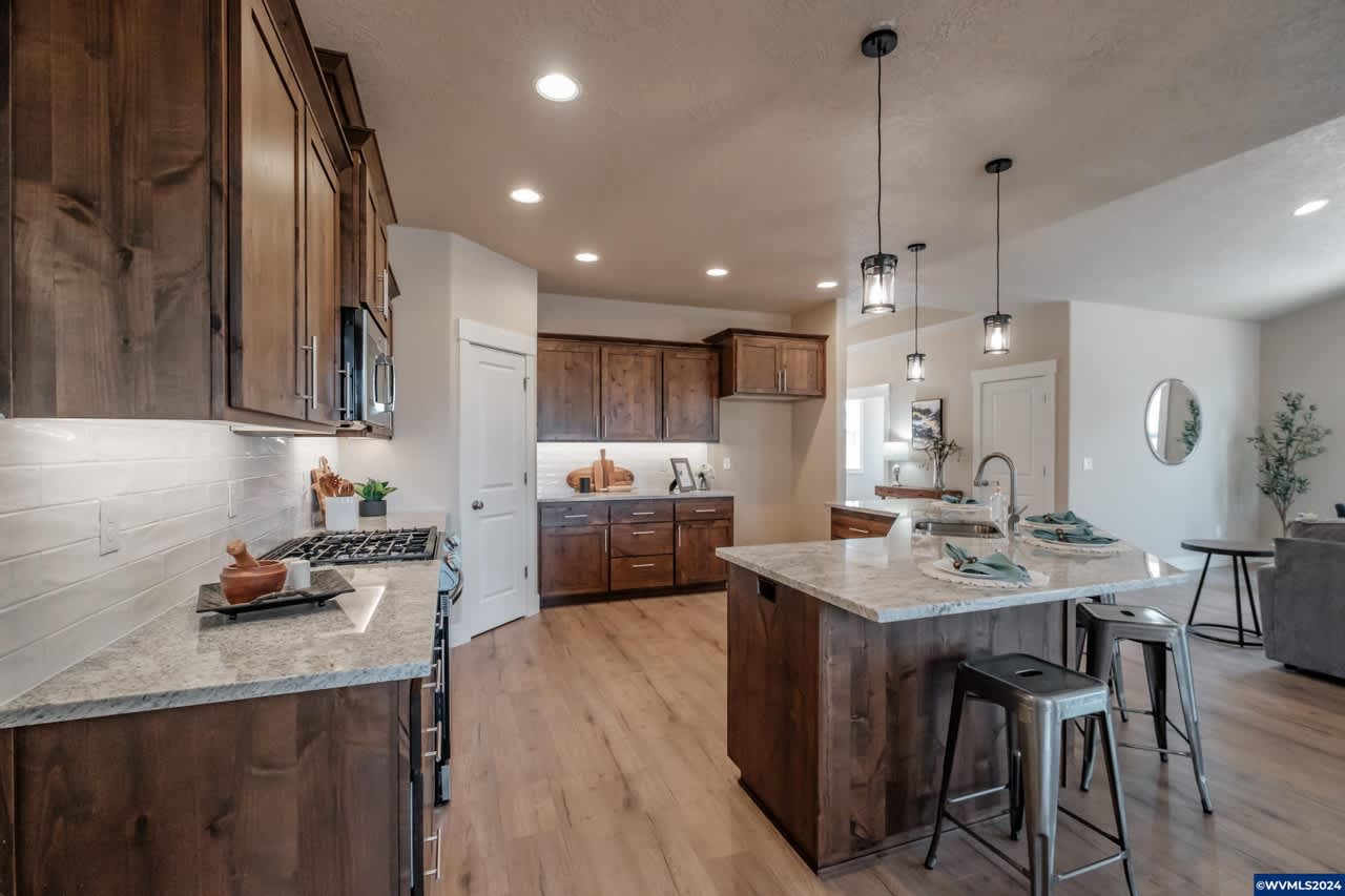 708 NW George Ct