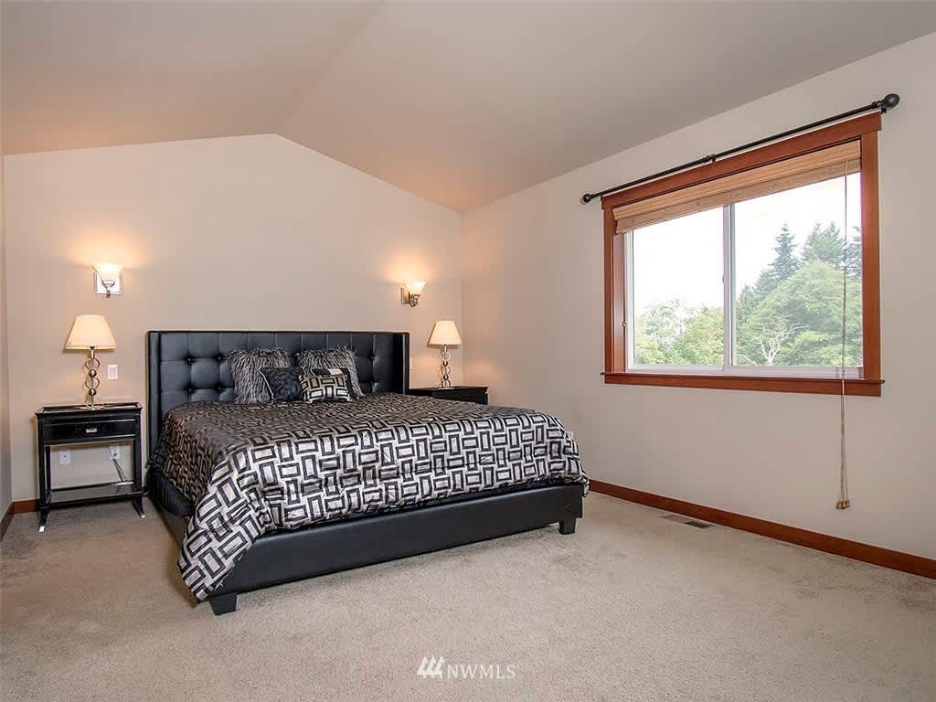 7227 14th Pl SE