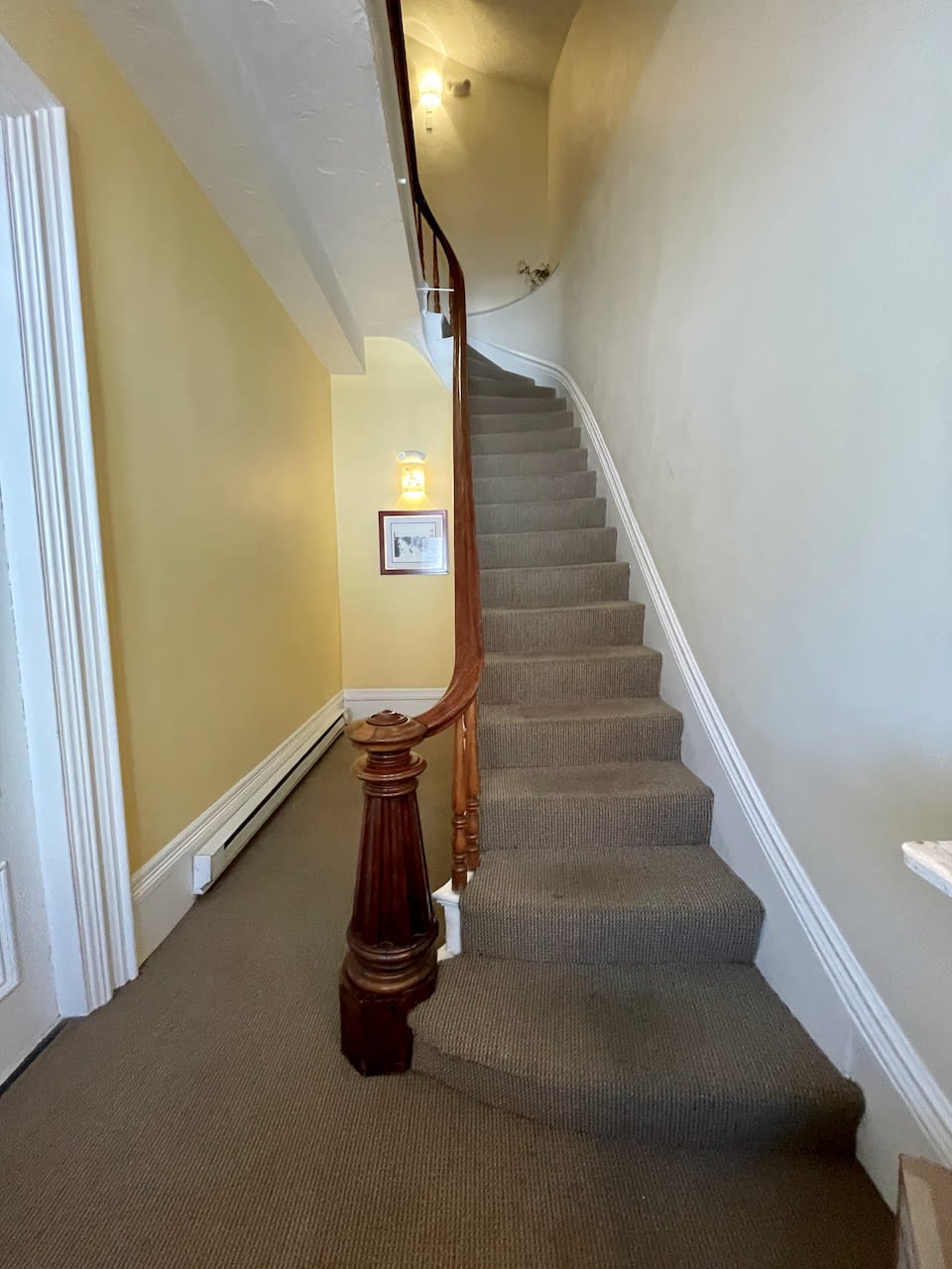 Clarendon @ Tremont Penthouse 1 bed 1 bath w. Private Patio & Laundry in-unit! 