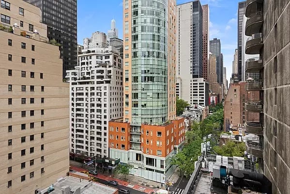 309 East 49th Street Unit: 14B