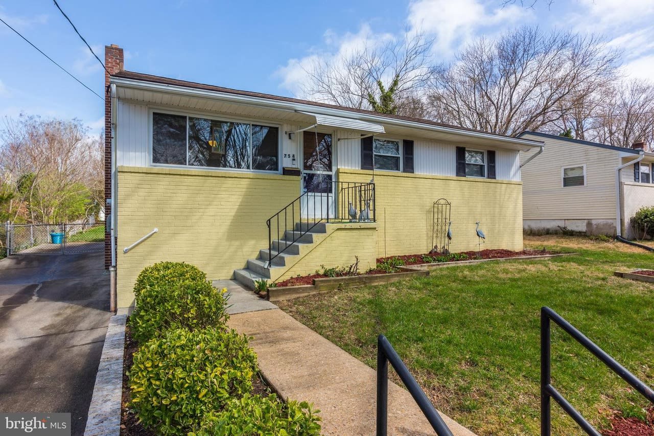 754 Warren Dr