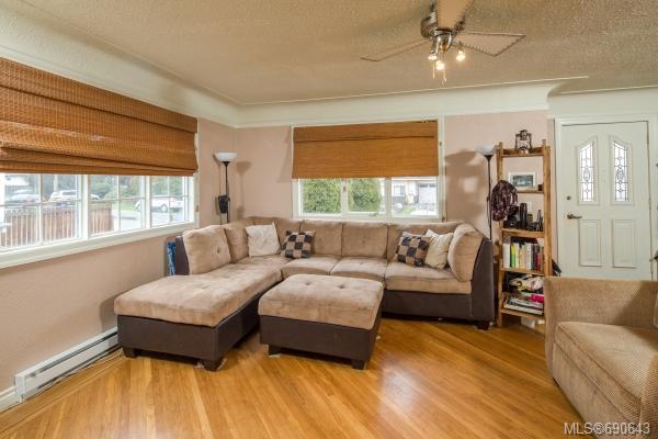 271 Cadillac Ave, Saanich